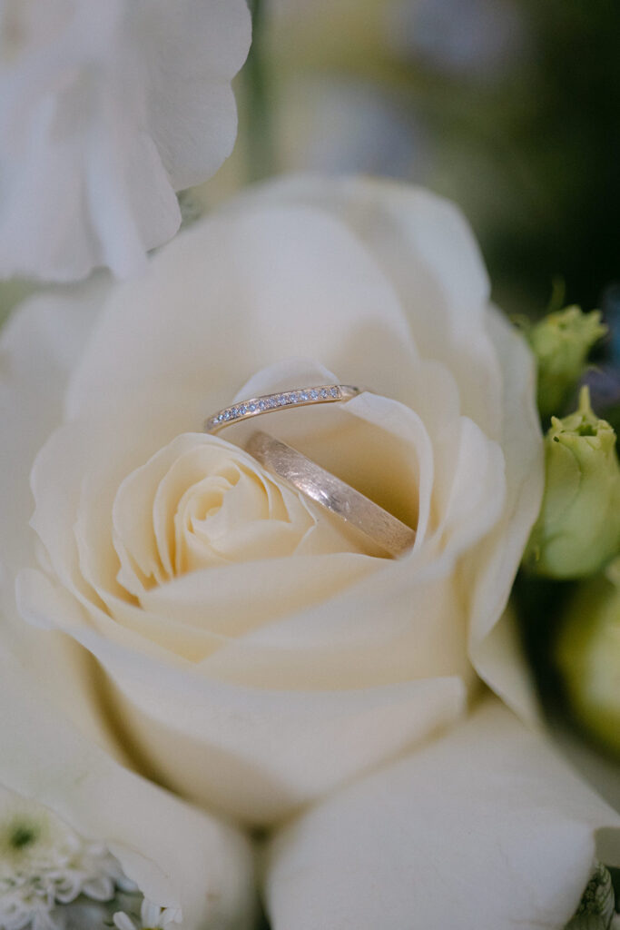 Detailfotos beim Getting Ready Braut